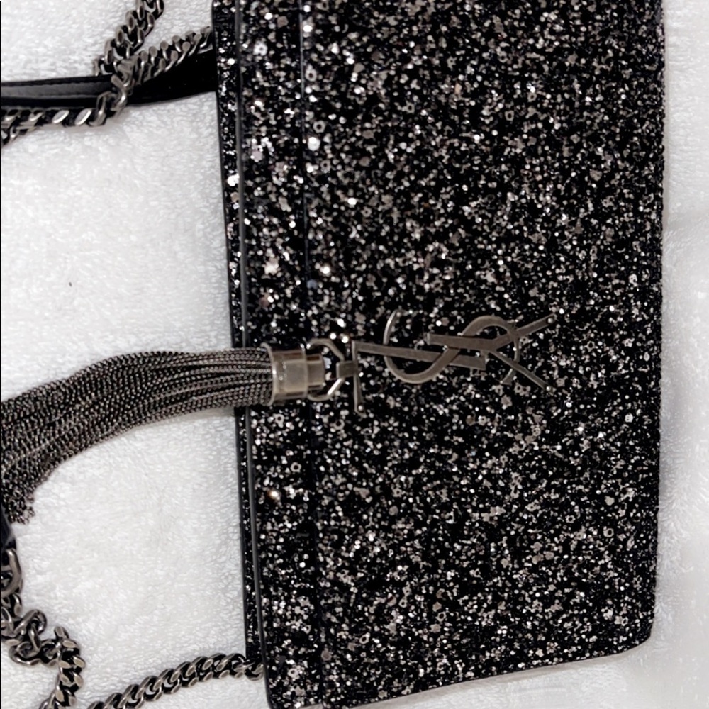 Beautiful small purse can also be worn as clutch looks great with any gown